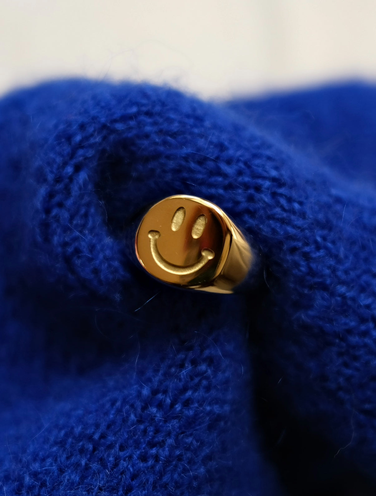 HAPPY RING